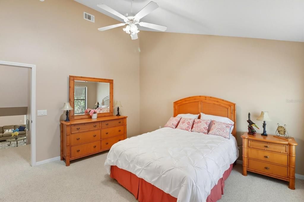 En Venta: $349,000 (2 camas, 2 baños, 1200 Pies cuadrados)