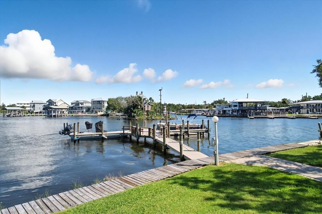 En Venta: $349,000 (2 camas, 2 baños, 1200 Pies cuadrados)