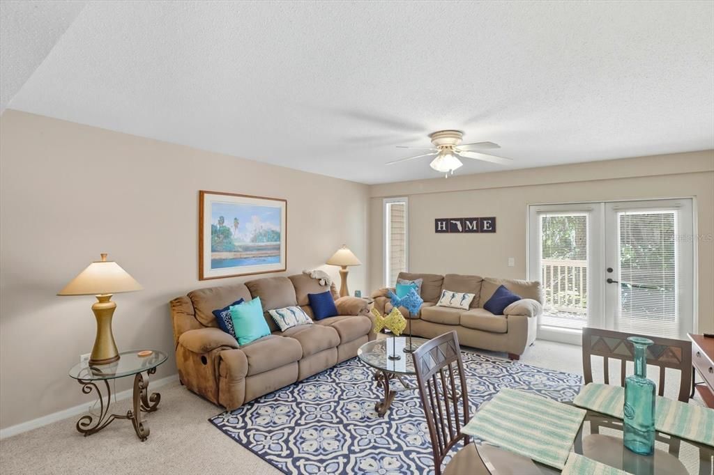 En Venta: $349,000 (2 camas, 2 baños, 1200 Pies cuadrados)