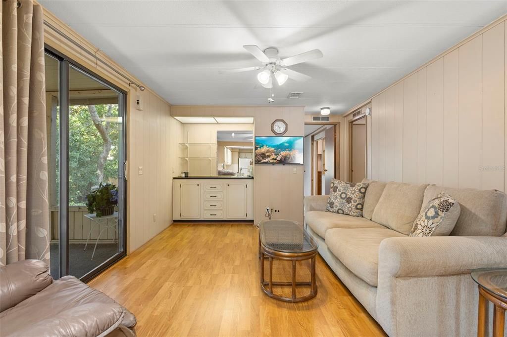 For Sale: $227,000 (2 beds, 2 baths, 1374 Square Feet)