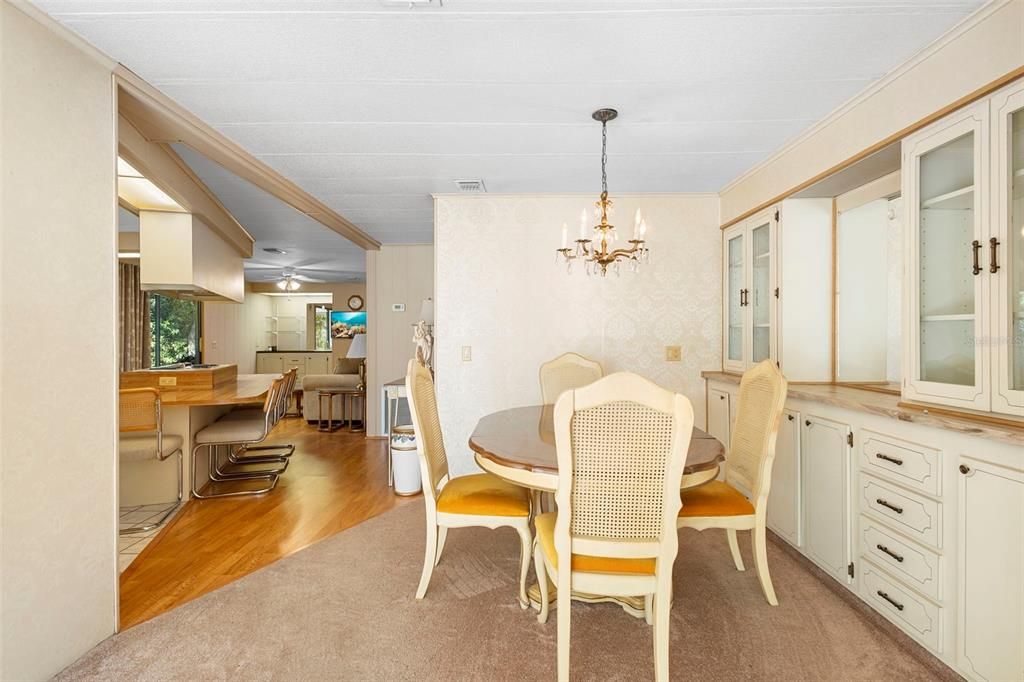 For Sale: $227,000 (2 beds, 2 baths, 1374 Square Feet)