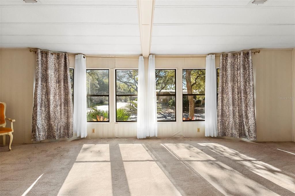 For Sale: $227,000 (2 beds, 2 baths, 1374 Square Feet)