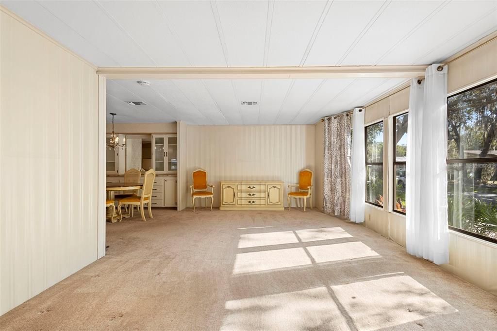 For Sale: $227,000 (2 beds, 2 baths, 1374 Square Feet)