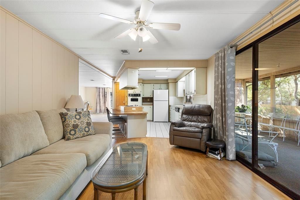 For Sale: $227,000 (2 beds, 2 baths, 1374 Square Feet)