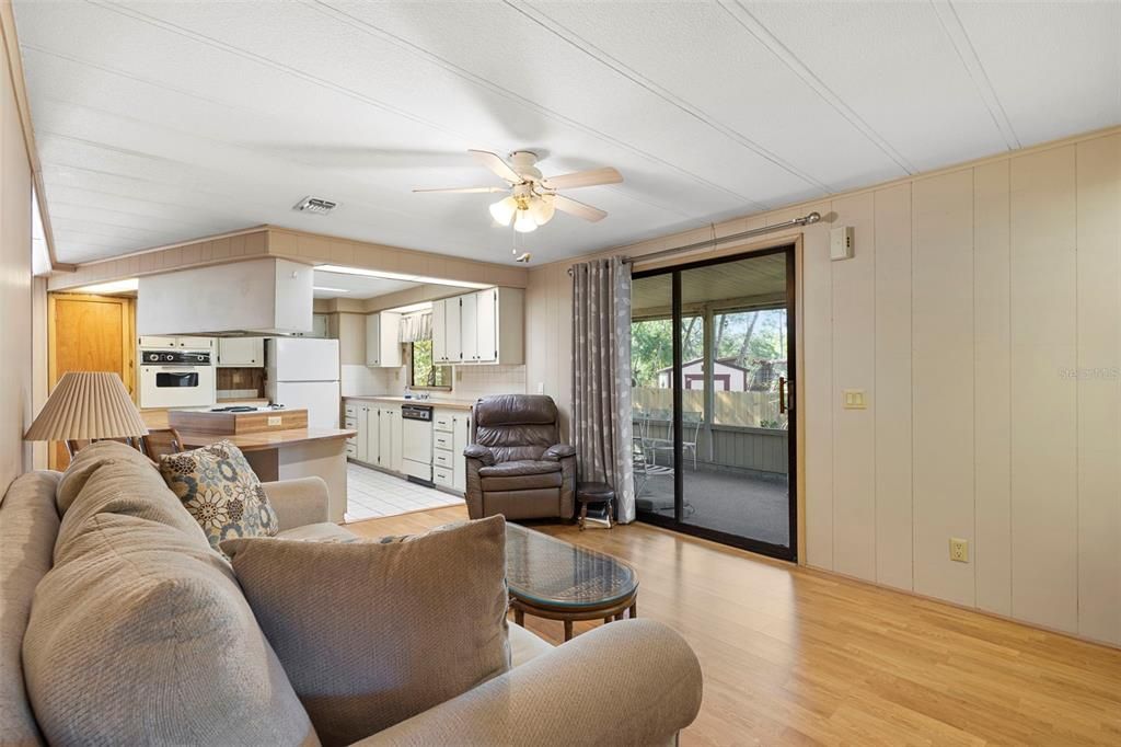 For Sale: $227,000 (2 beds, 2 baths, 1374 Square Feet)