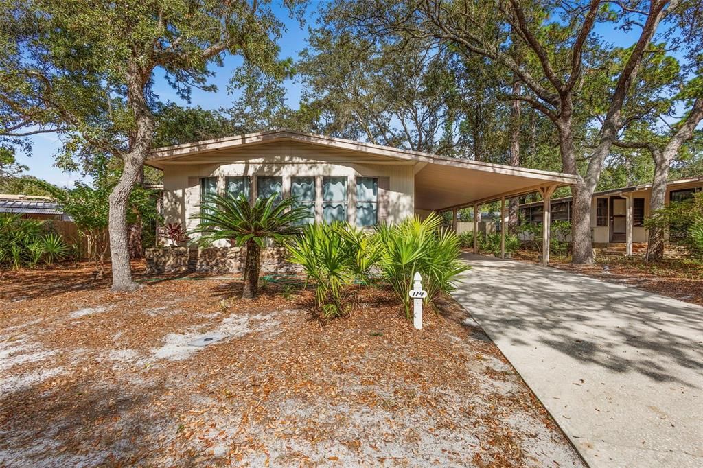 For Sale: $227,000 (2 beds, 2 baths, 1374 Square Feet)