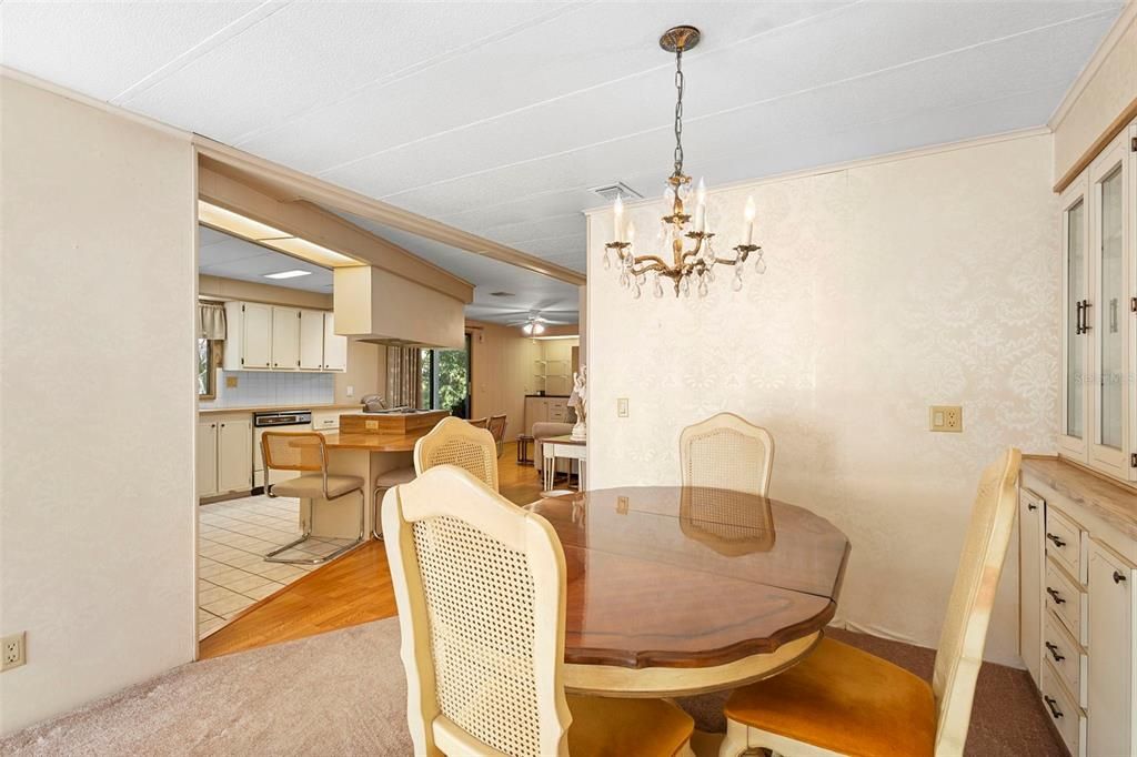 For Sale: $227,000 (2 beds, 2 baths, 1374 Square Feet)