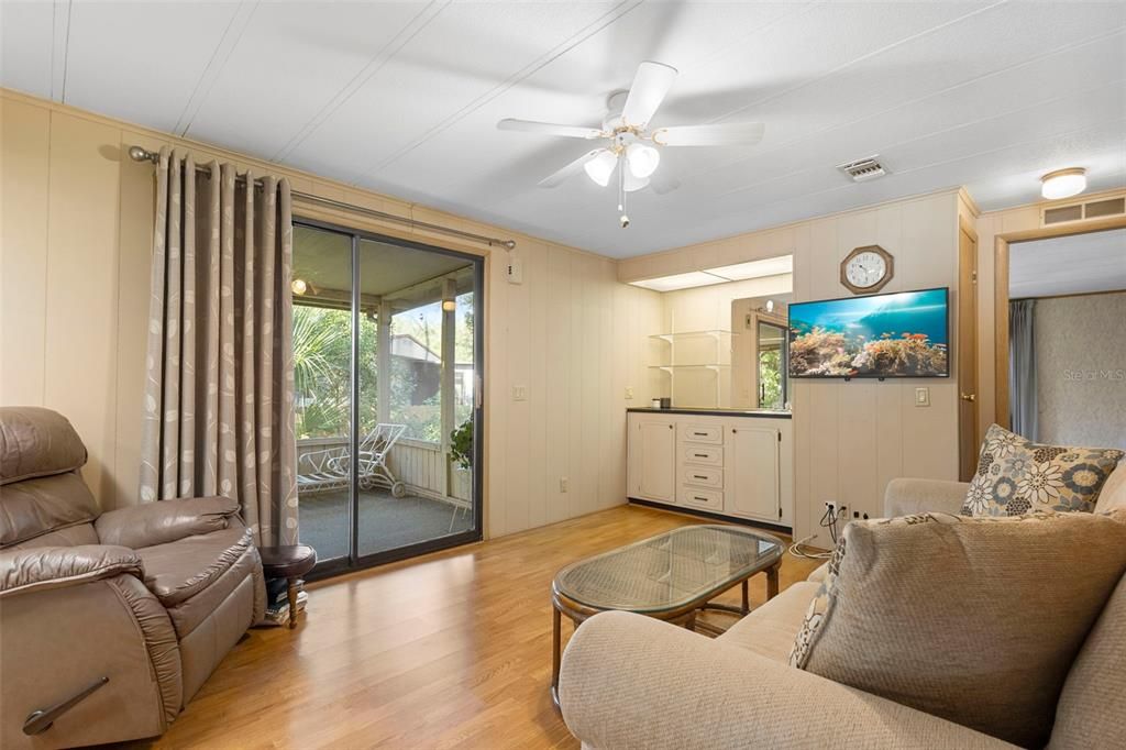 For Sale: $227,000 (2 beds, 2 baths, 1374 Square Feet)