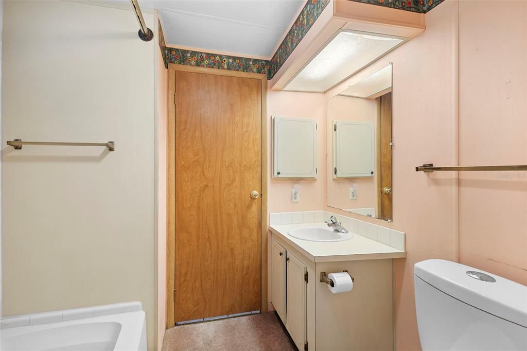 For Sale: $227,000 (2 beds, 2 baths, 1374 Square Feet)