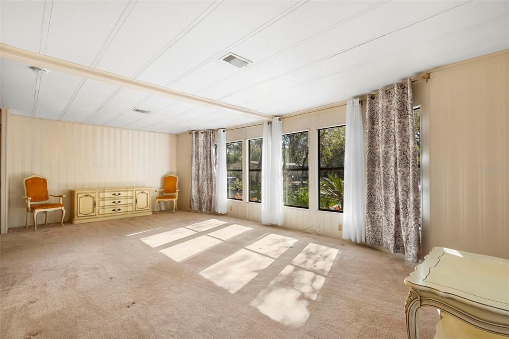 For Sale: $227,000 (2 beds, 2 baths, 1374 Square Feet)