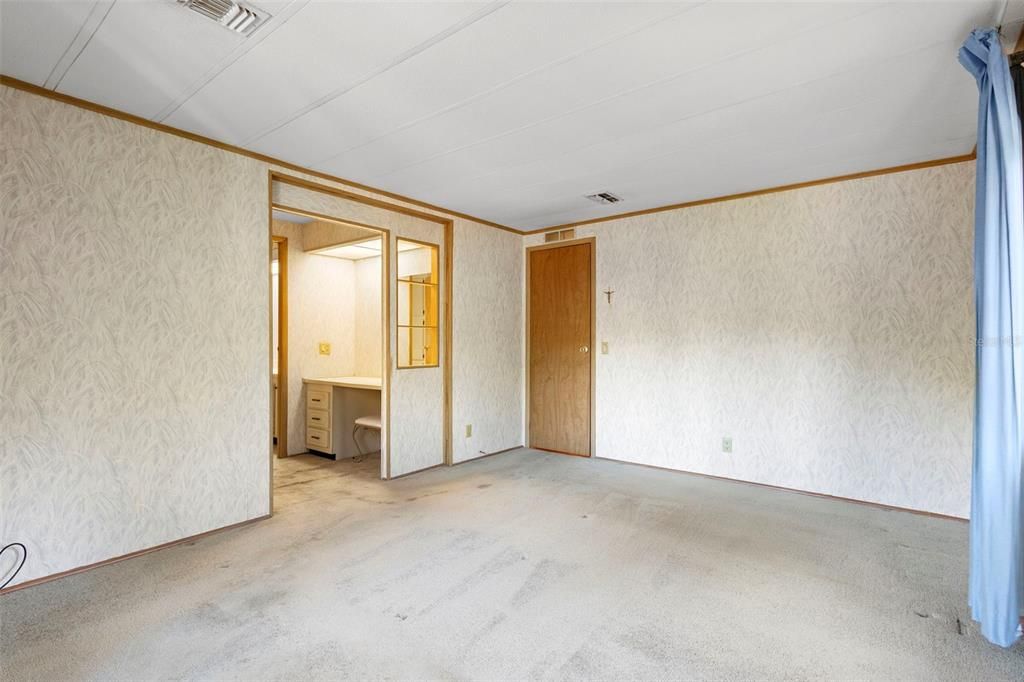 For Sale: $227,000 (2 beds, 2 baths, 1374 Square Feet)