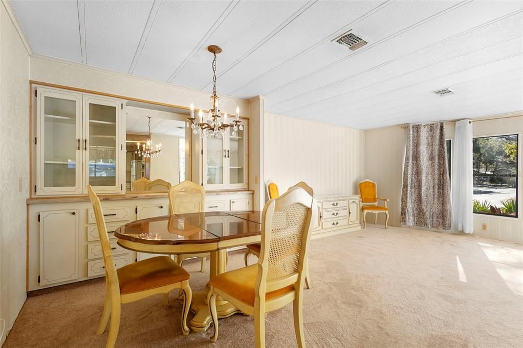 For Sale: $227,000 (2 beds, 2 baths, 1374 Square Feet)