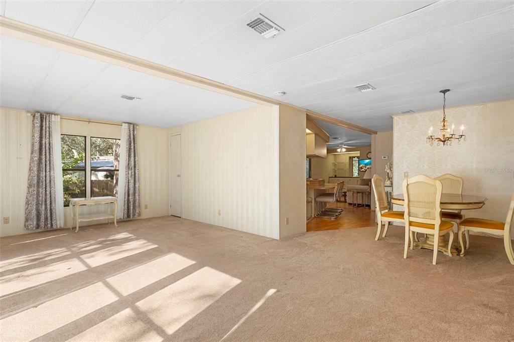 For Sale: $227,000 (2 beds, 2 baths, 1374 Square Feet)