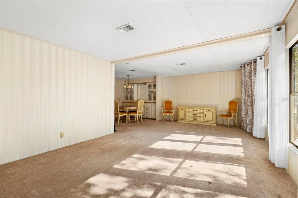 For Sale: $227,000 (2 beds, 2 baths, 1374 Square Feet)