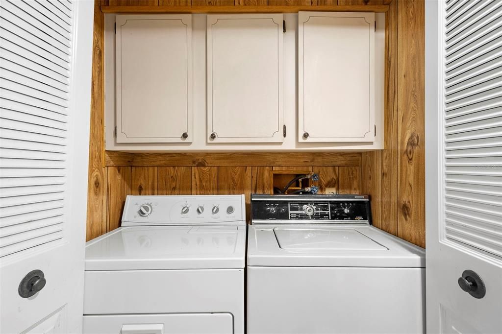 For Sale: $227,000 (2 beds, 2 baths, 1374 Square Feet)