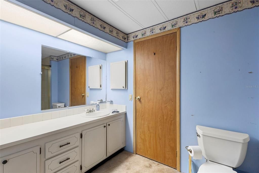 For Sale: $227,000 (2 beds, 2 baths, 1374 Square Feet)