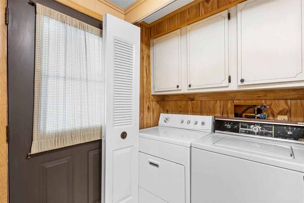 For Sale: $227,000 (2 beds, 2 baths, 1374 Square Feet)