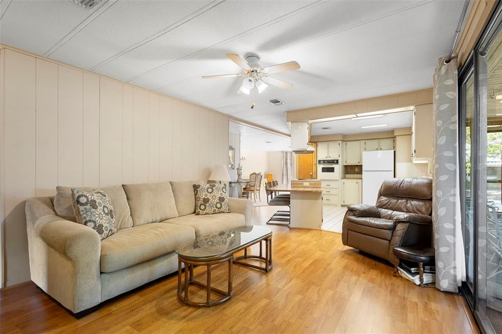 For Sale: $227,000 (2 beds, 2 baths, 1374 Square Feet)