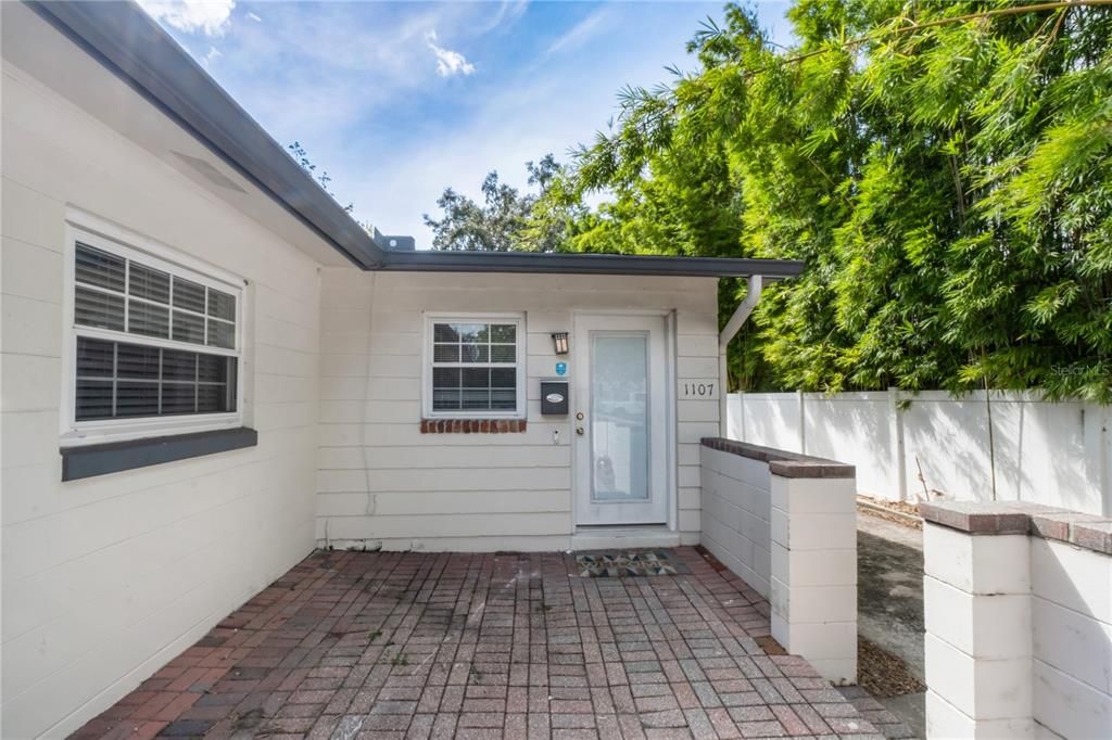 Activo con contrato: $1,800 (2 camas, 1 baños, 737 Pies cuadrados)