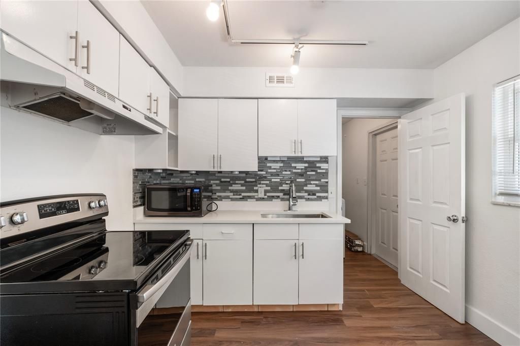 Activo con contrato: $1,800 (2 camas, 1 baños, 737 Pies cuadrados)