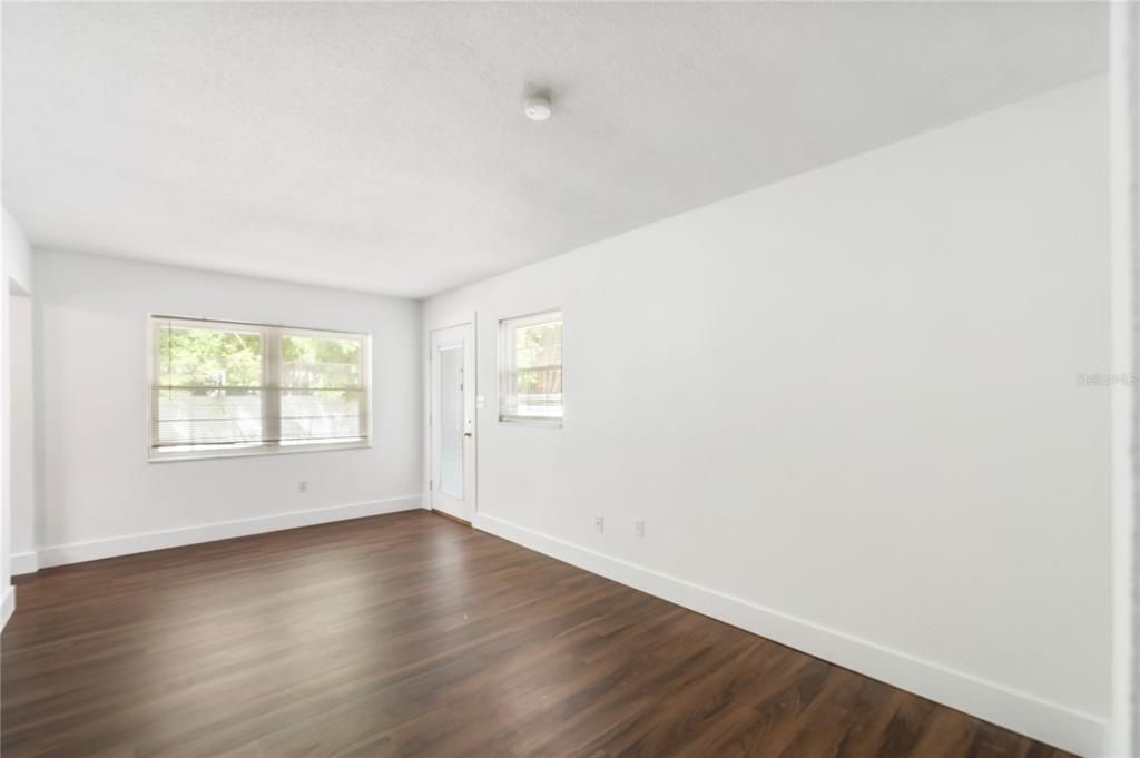 Activo con contrato: $1,800 (2 camas, 1 baños, 737 Pies cuadrados)