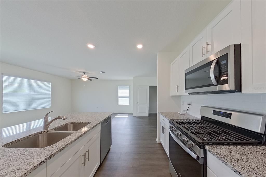 En Renta: $2,045 (4 camas, 2 baños, 2007 Pies cuadrados)