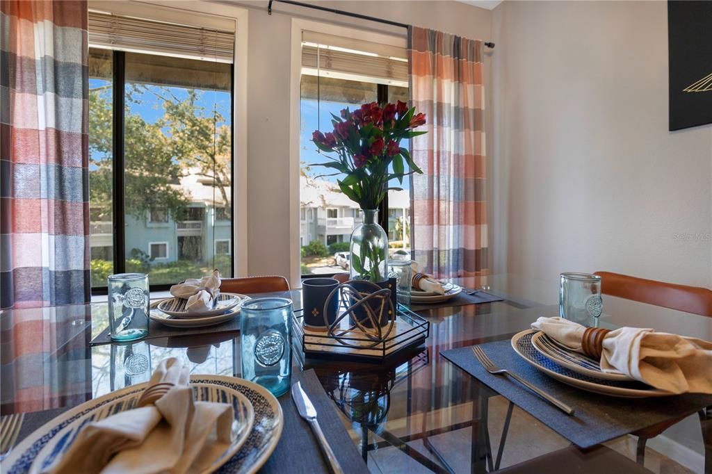 合同活跃: $225,000 (2 贝兹, 2 浴室, 1364 平方英尺)