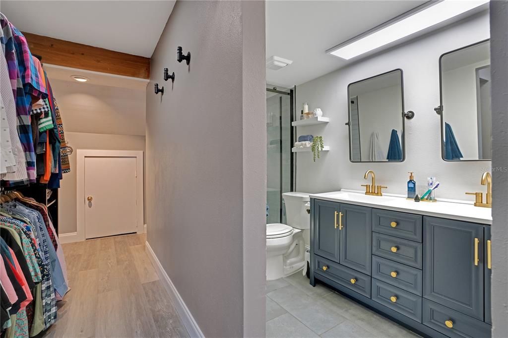 合同活跃: $225,000 (2 贝兹, 2 浴室, 1364 平方英尺)