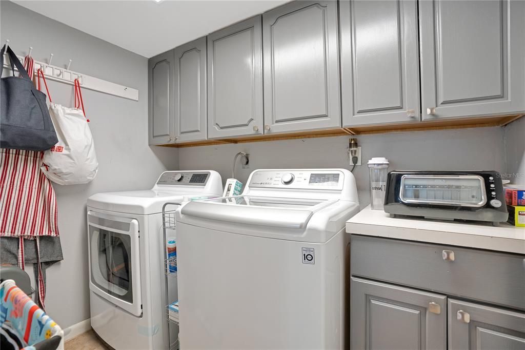 合同活跃: $225,000 (2 贝兹, 2 浴室, 1364 平方英尺)