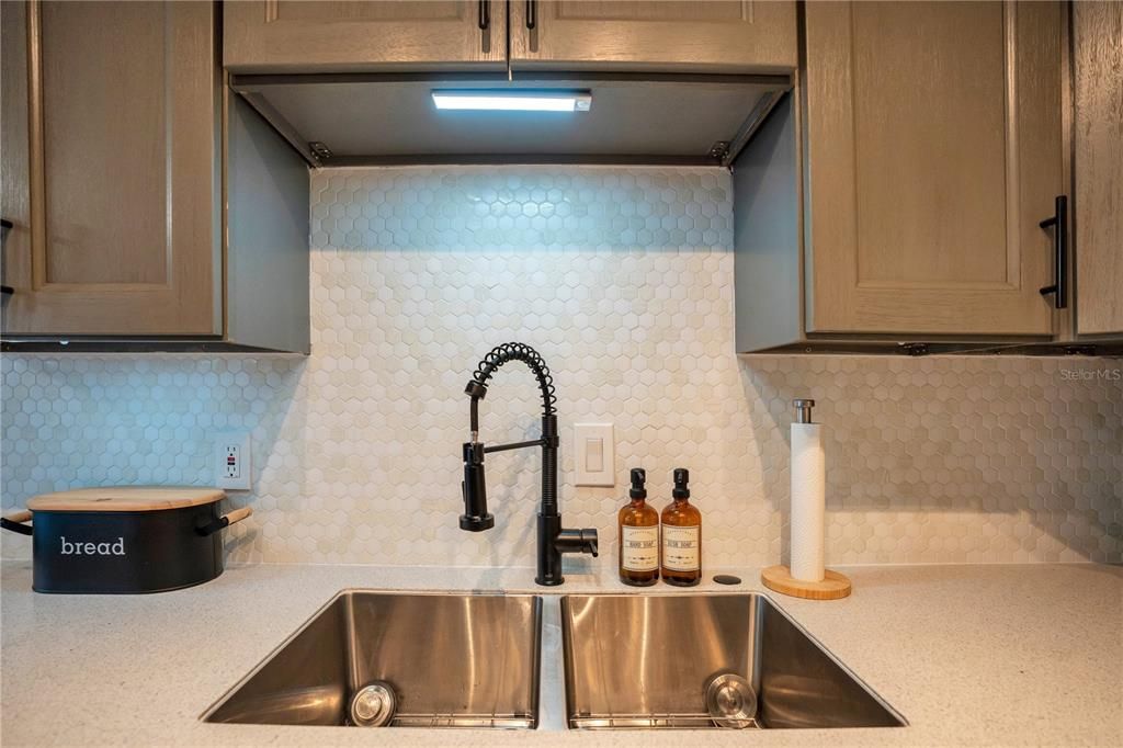 合同活跃: $225,000 (2 贝兹, 2 浴室, 1364 平方英尺)