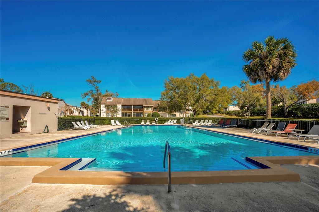 合同活跃: $225,000 (2 贝兹, 2 浴室, 1364 平方英尺)