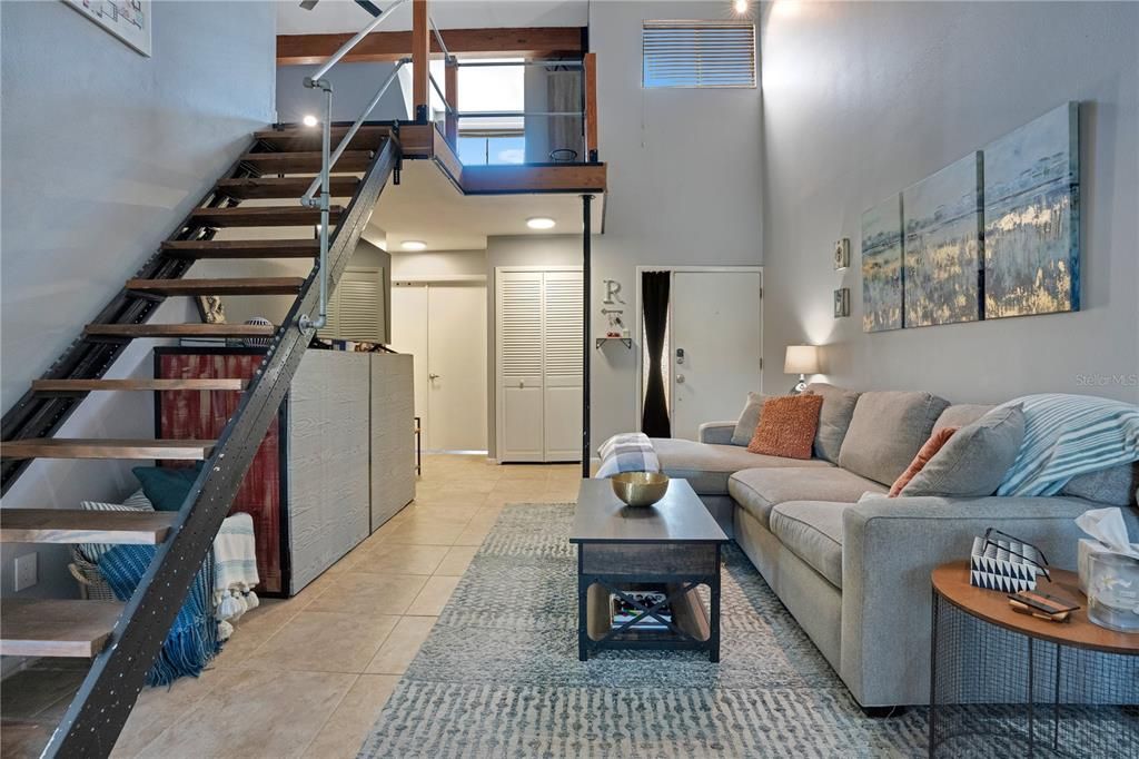 合同活跃: $225,000 (2 贝兹, 2 浴室, 1364 平方英尺)