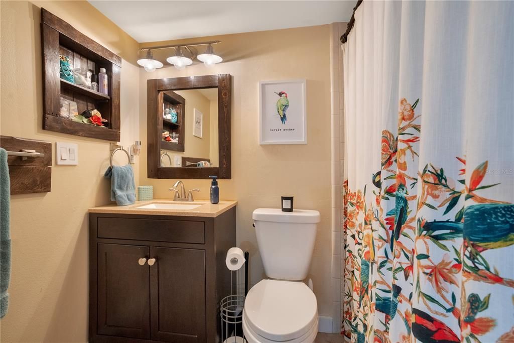 合同活跃: $225,000 (2 贝兹, 2 浴室, 1364 平方英尺)