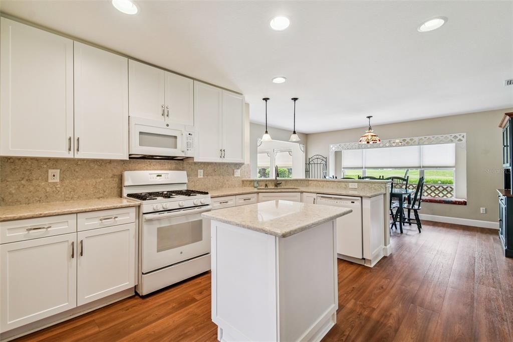 На продажу: $409,900 (3 спален, 3 ванн, 2342 Квадратных фут)