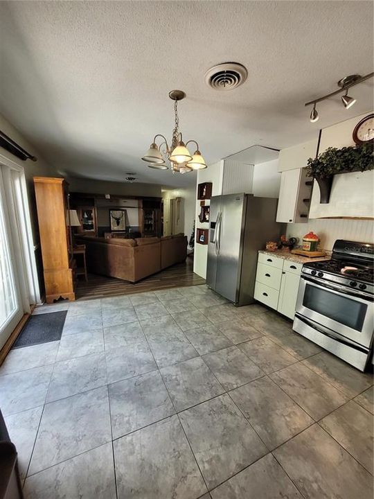 For Sale: $275,000 (3 beds, 2 baths, 1776 Square Feet)