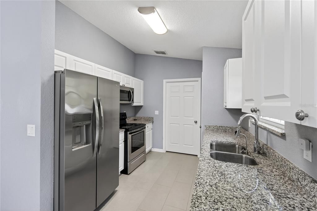 合同活跃: $245,000 (3 贝兹, 2 浴室, 1238 平方英尺)