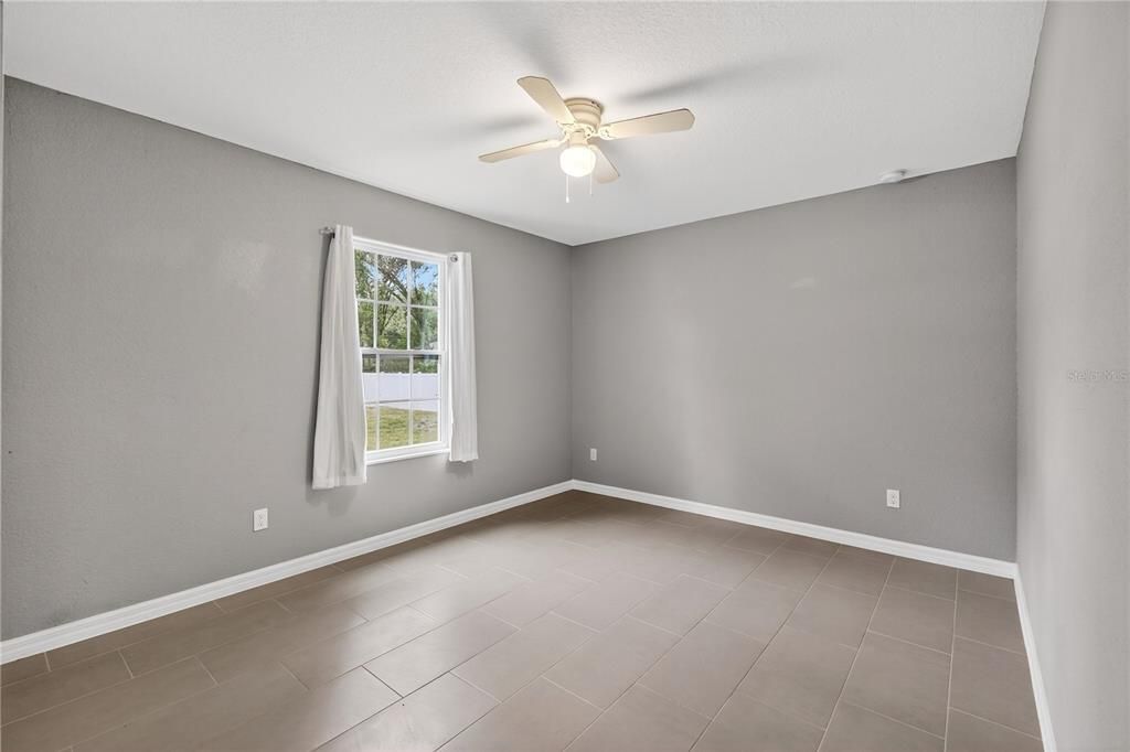 合同活跃: $245,000 (3 贝兹, 2 浴室, 1238 平方英尺)