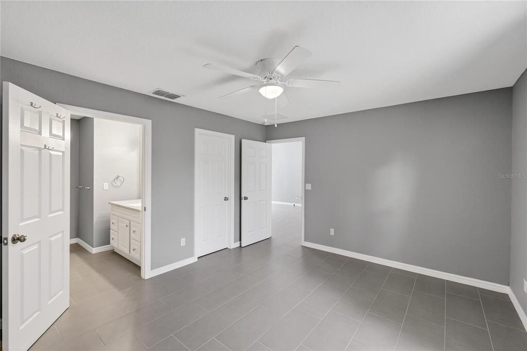 合同活跃: $245,000 (3 贝兹, 2 浴室, 1238 平方英尺)