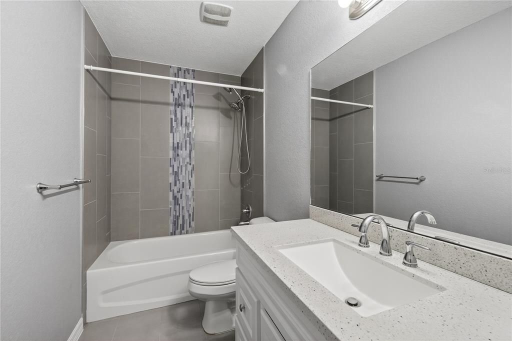 合同活跃: $245,000 (3 贝兹, 2 浴室, 1238 平方英尺)