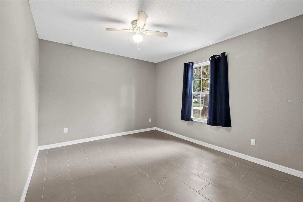 合同活跃: $245,000 (3 贝兹, 2 浴室, 1238 平方英尺)