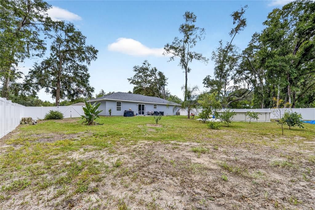 合同活跃: $245,000 (3 贝兹, 2 浴室, 1238 平方英尺)