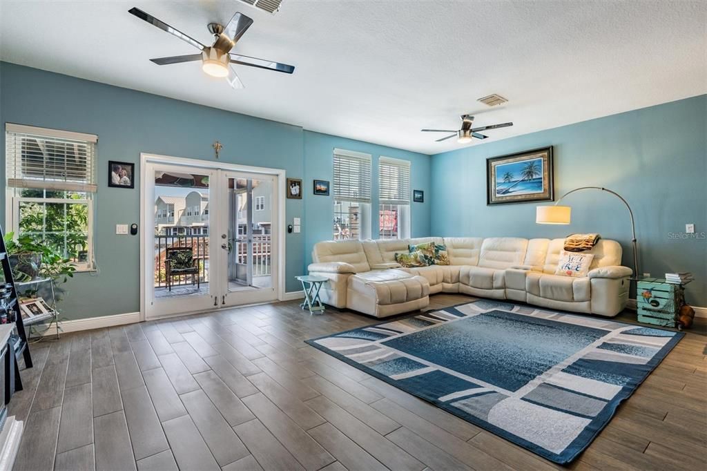 En Venta: $485,000 (3 camas, 2 baños, 2275 Pies cuadrados)