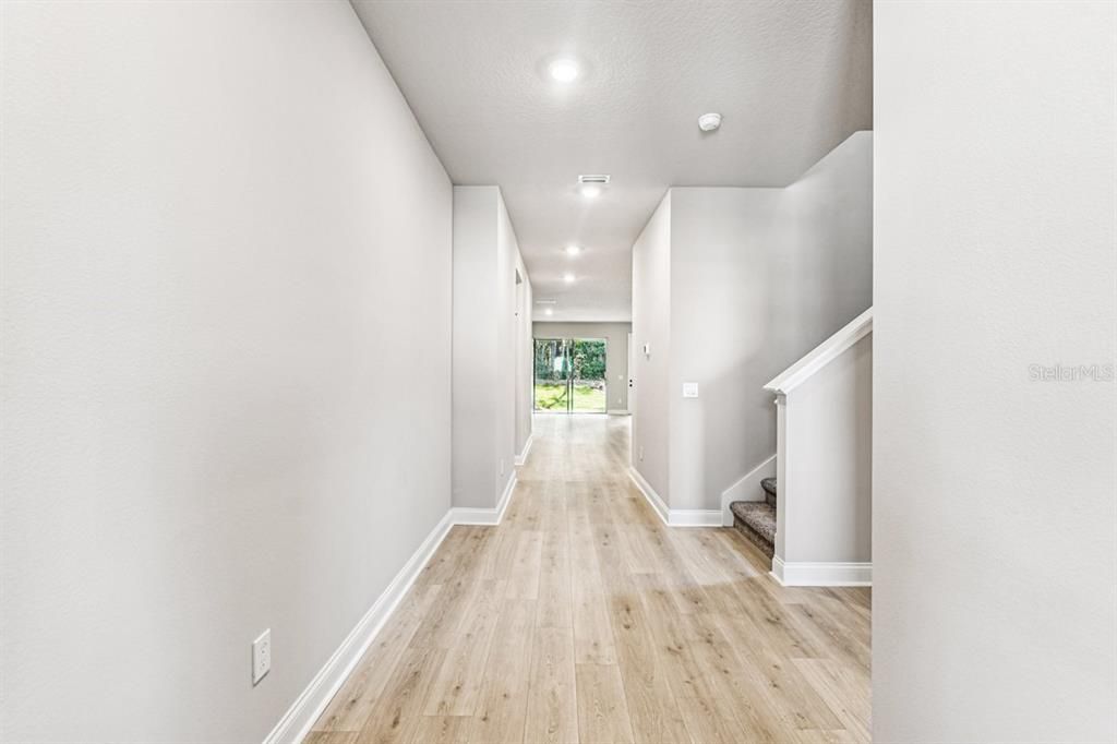 合同活跃: $599,000 (5 贝兹, 4 浴室, 3061 平方英尺)