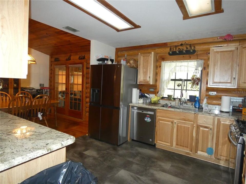 合同活跃: $389,900 (3 贝兹, 2 浴室, 1568 平方英尺)