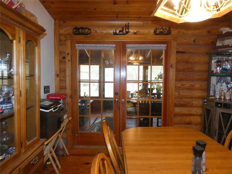 合同活跃: $389,900 (3 贝兹, 2 浴室, 1568 平方英尺)