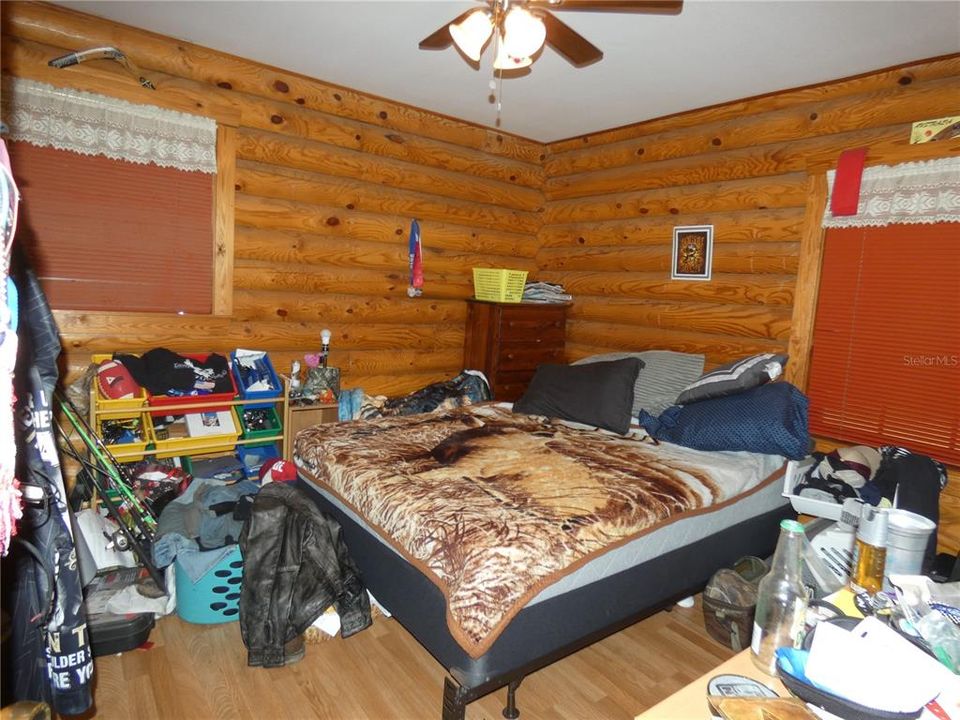 合同活跃: $389,900 (3 贝兹, 2 浴室, 1568 平方英尺)