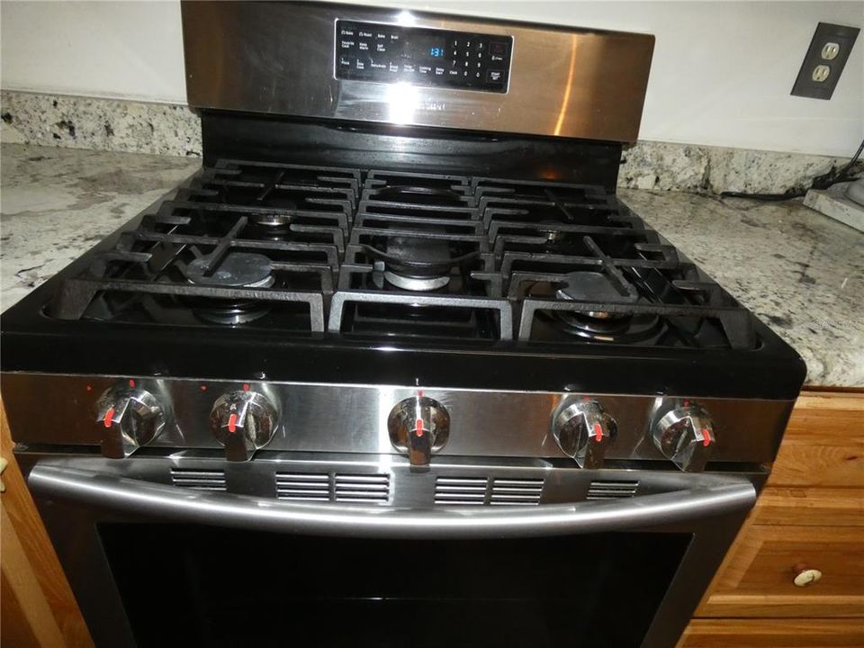 合同活跃: $389,900 (3 贝兹, 2 浴室, 1568 平方英尺)