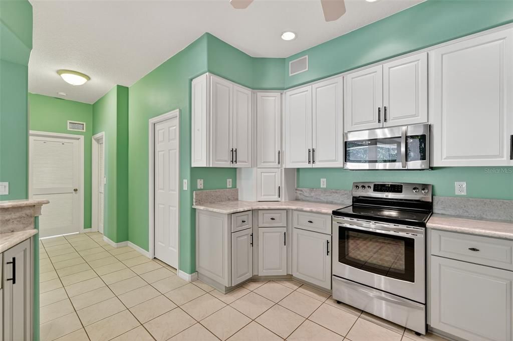 На продажу: $425,000 (3 спален, 3 ванн, 2366 Квадратных фут)