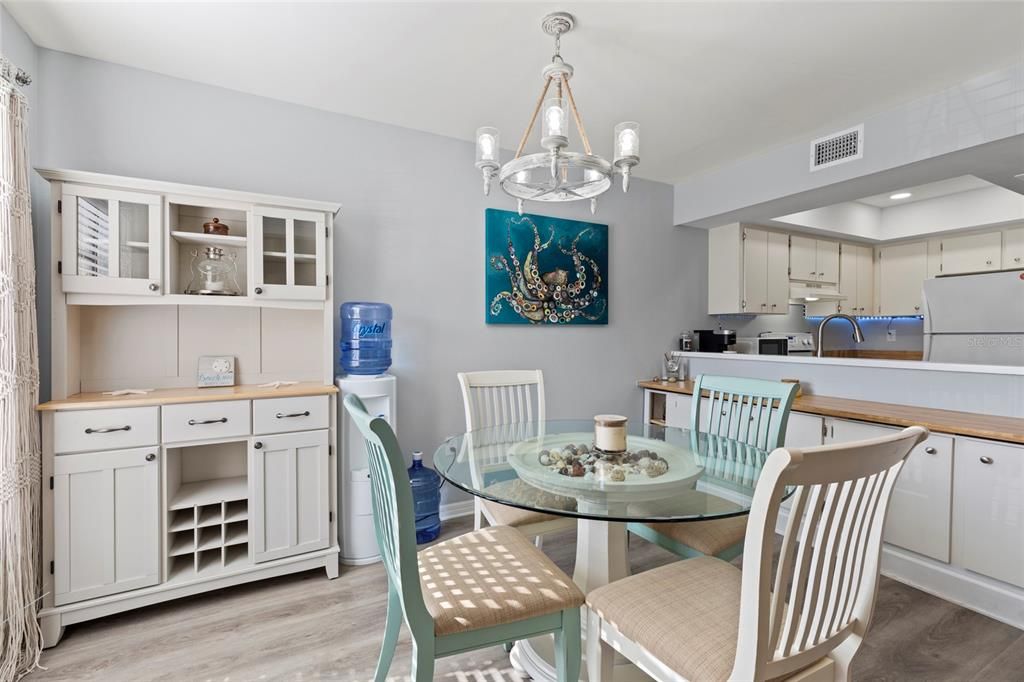 На продажу: $209,000 (2 спален, 1 ванн, 1020 Квадратных фут)