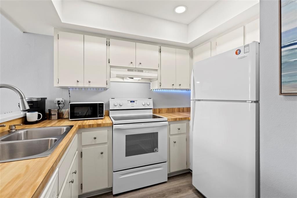 На продажу: $209,000 (2 спален, 1 ванн, 1020 Квадратных фут)